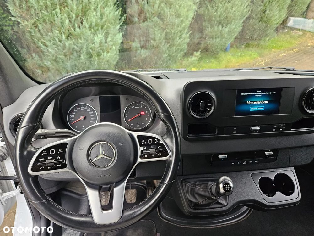 Mercedes-Benz 311 - 37