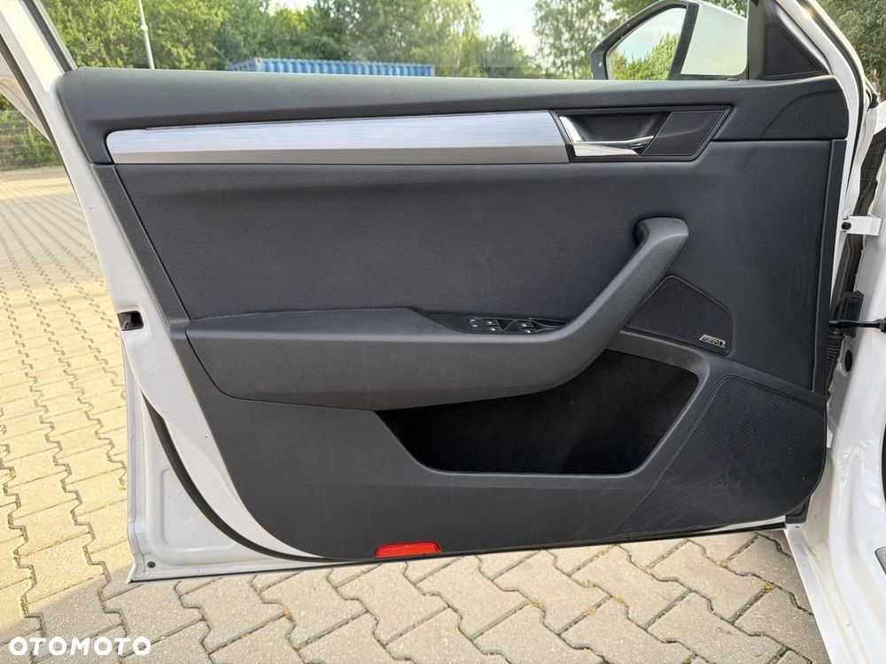 Skoda Superb 2.0 TDI DSG Sportline - 26