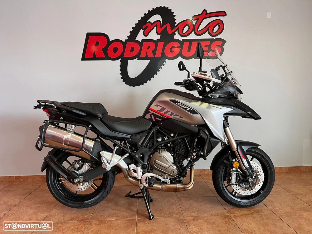 QJ Motor SRT 700 - OFERTA 3 MALAS ALUMÍNIO + EQUIPAMENTO - 1