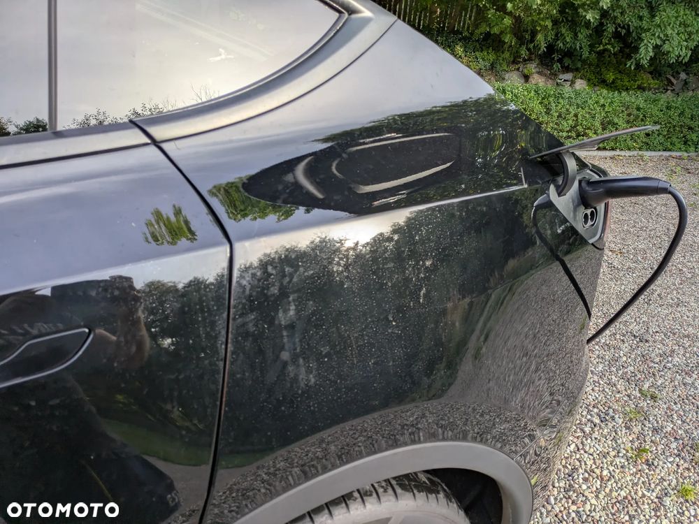 Tesla Model Y - 24