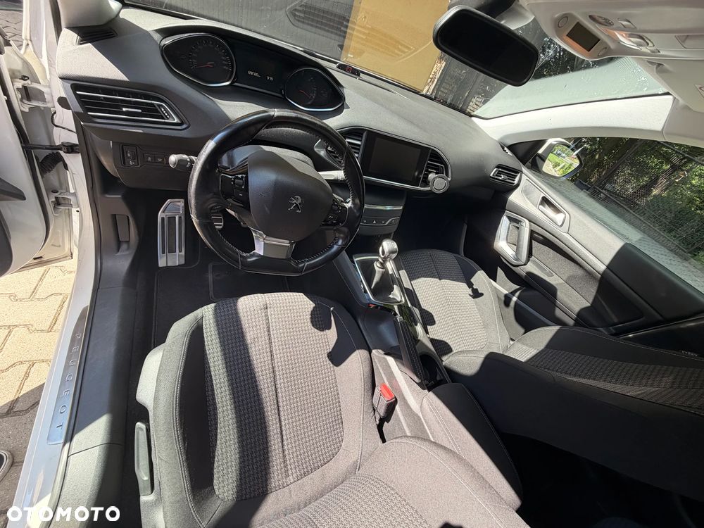 Peugeot 308 1.6 BlueHDi Allure S&S - 30