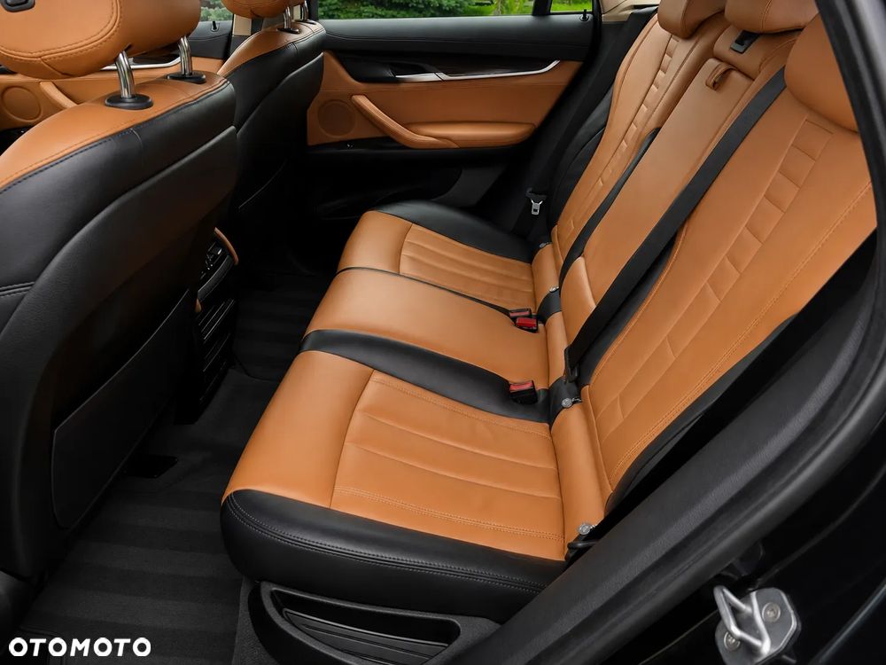 BMW X6 xDrive50i - 32