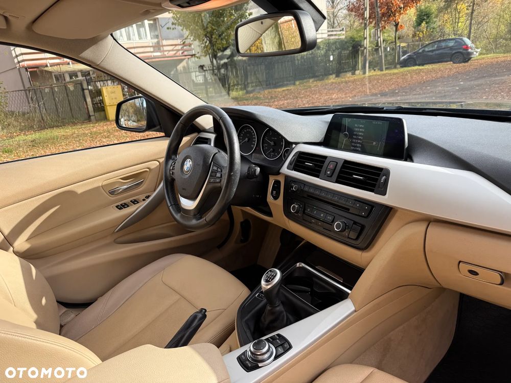 BMW Seria 3 318d DPF Touring Edition Exclusive - 31