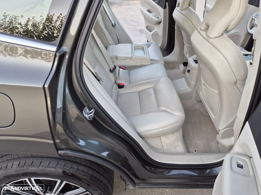 Volvo XC 60 2.0 T8 PHEV Inscription AWD - 46