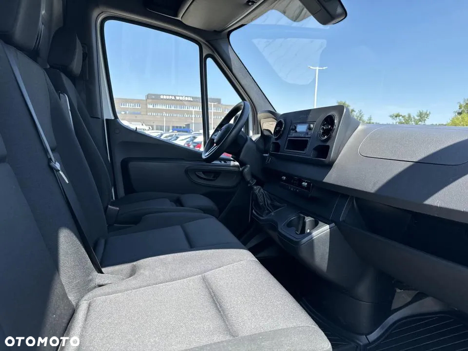 Mercedes-Benz Sprinter - 20