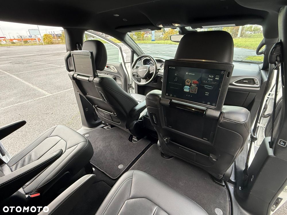 Chrysler Pacifica - 17