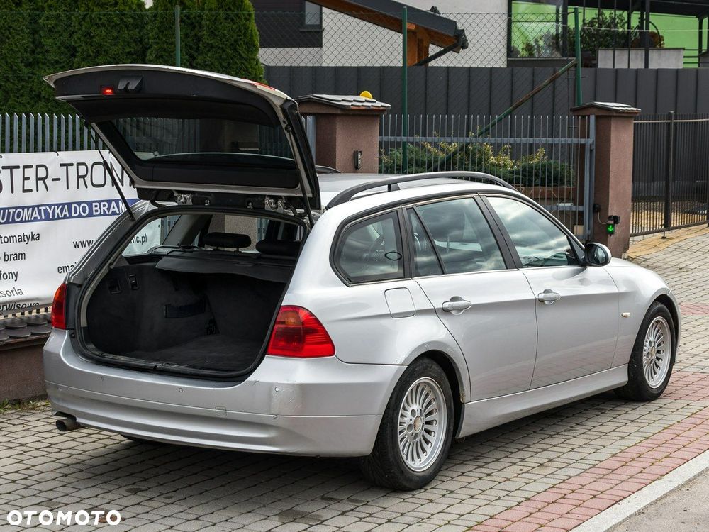 BMW Seria 3 320d DPF Touring - 10