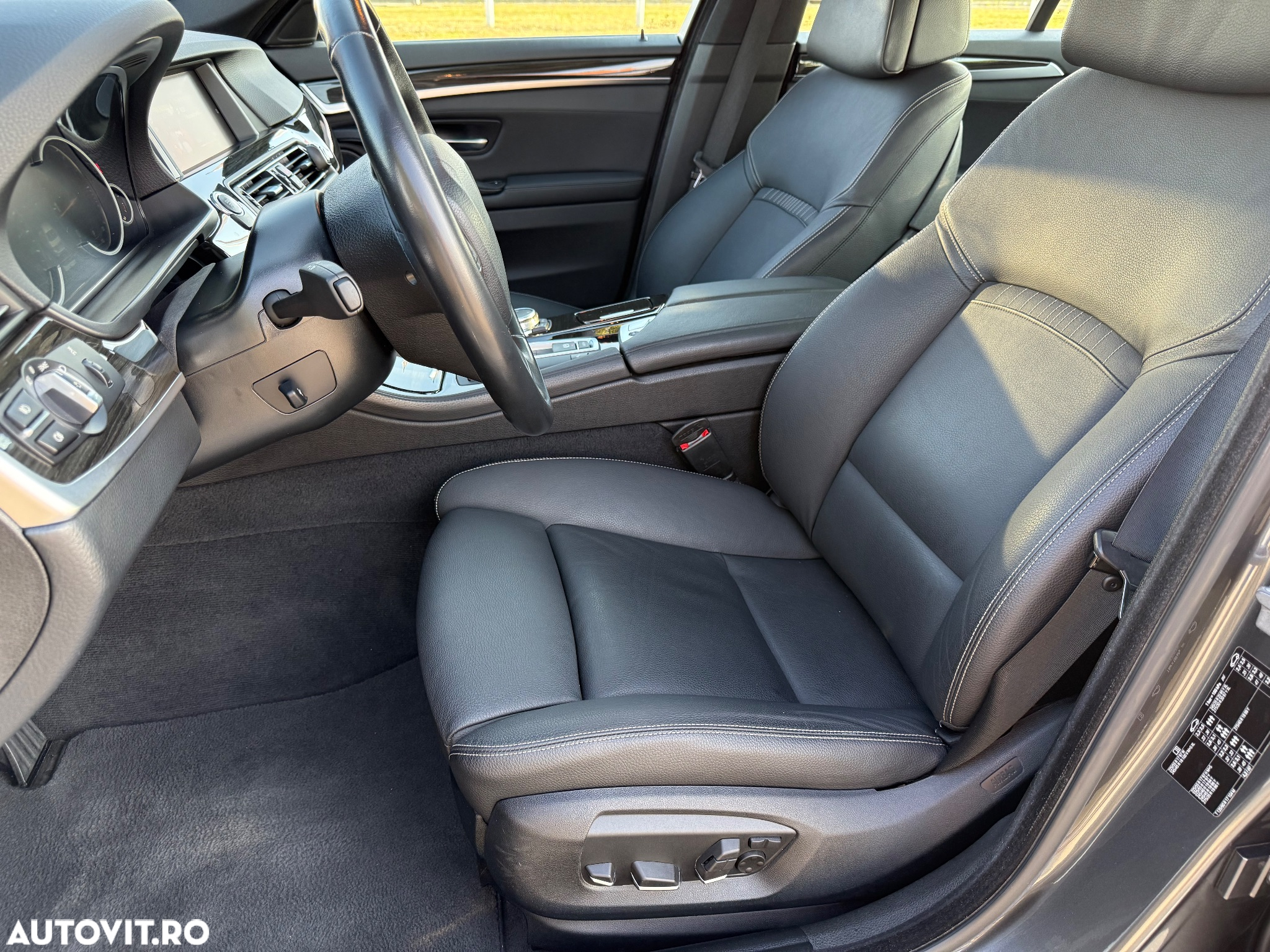 BMW Seria 5 520d AT - 11