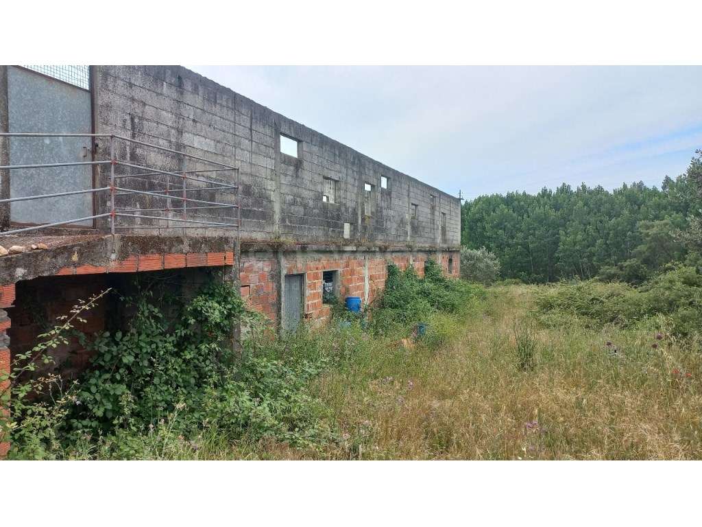Terreno Misto com Armazéns Industriais e Excelente Localização, em ... - Grande imagem: 3/23