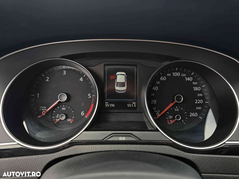Volkswagen Passat - 12