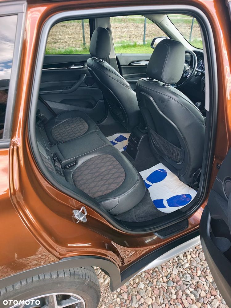 BMW X1 sDrive18i - 18