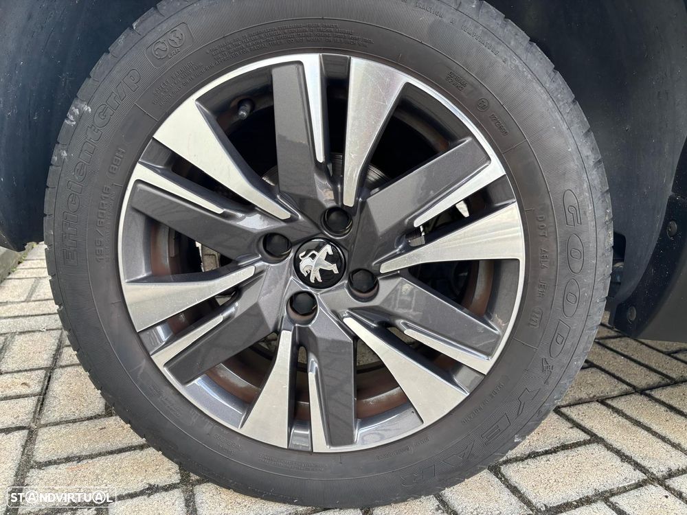 Peugeot 2008 PureTech 82 Allure - 20