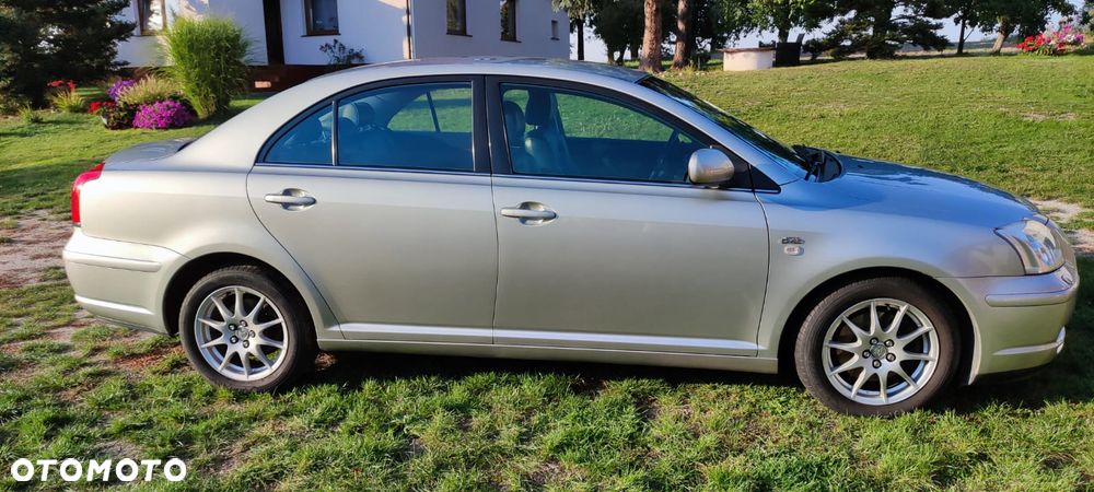 Toyota Avensis 2003 photo 4