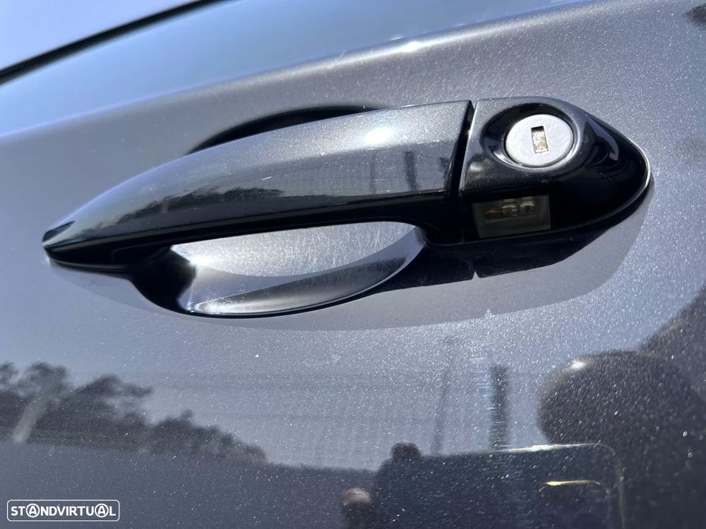 BMW 120 d Limited Edition Lifestyle c/ M Sport Pack - 16