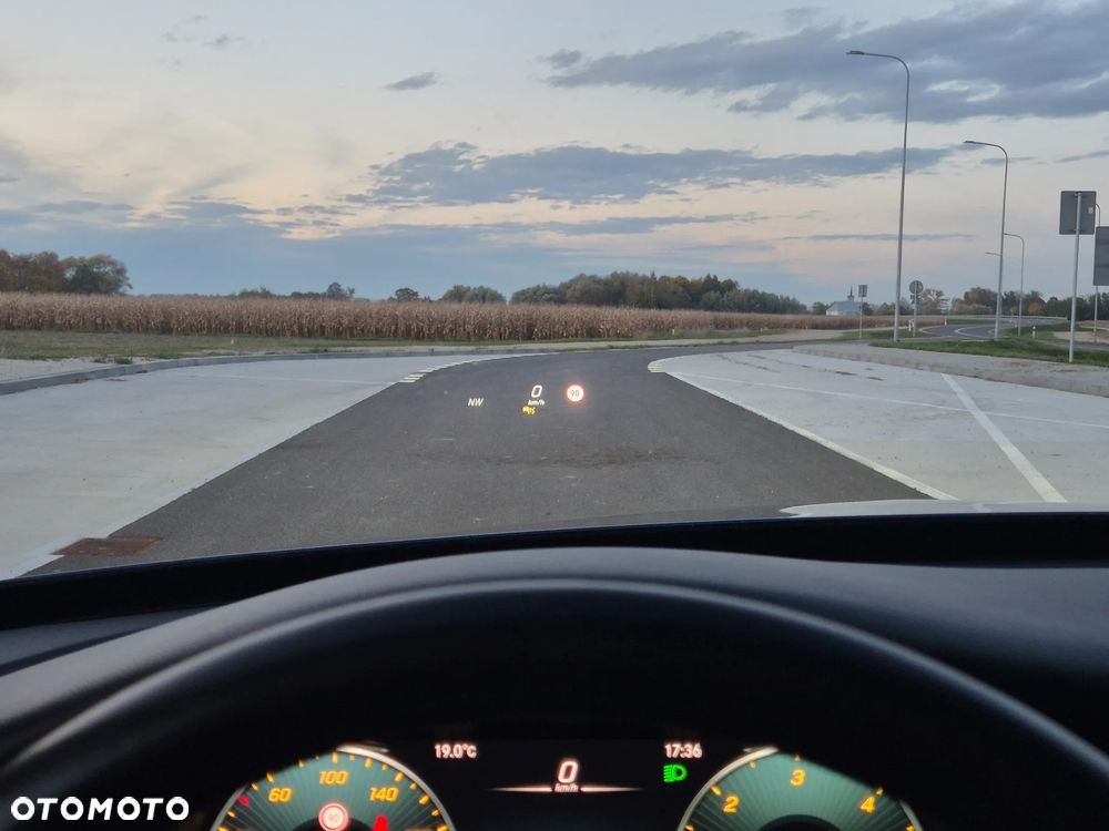 Mercedes-Benz Klasa C 220 d 4Matic T 9G-TRONIC AMG Line - 34