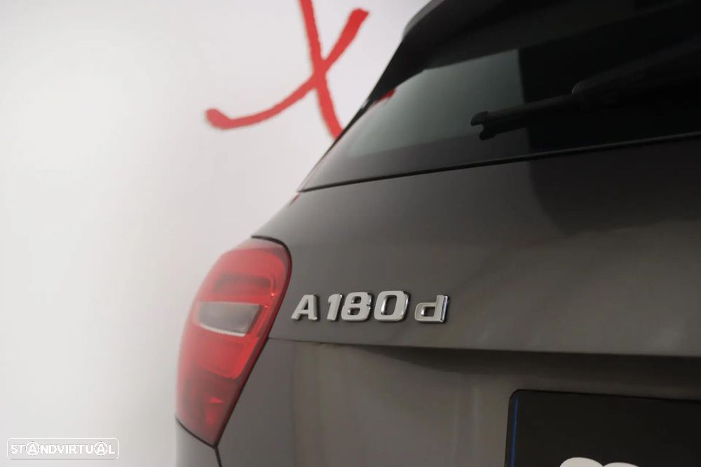 Mercedes-Benz A 180 d AMG Line - 15