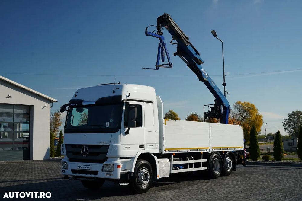 Mercedes-Benz ACTROS 2548 / 6x2 / ÎNĂLȚIME - 6,5 M / PUNTE RELAXABILĂ / TRANSMISIE FASSI / ATINGERE: 10,85 M / PRIMUL SCAUN SPATE / ROTATOARE / FURCĂ PENTRU PALEȚI - 1
