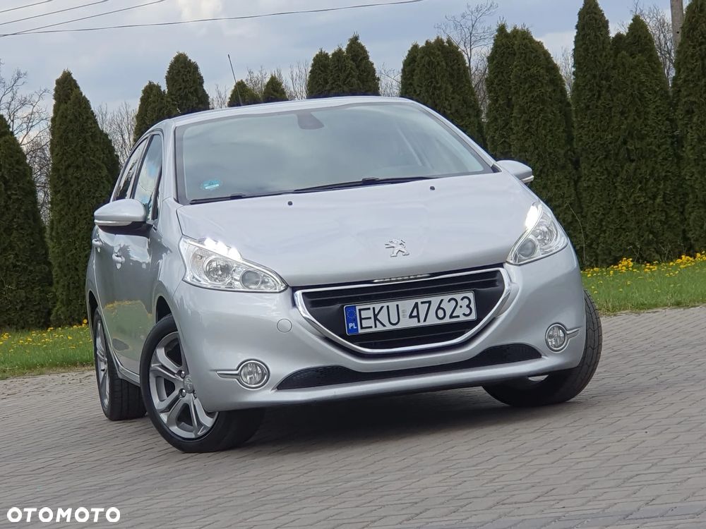 Peugeot 208 - 1
