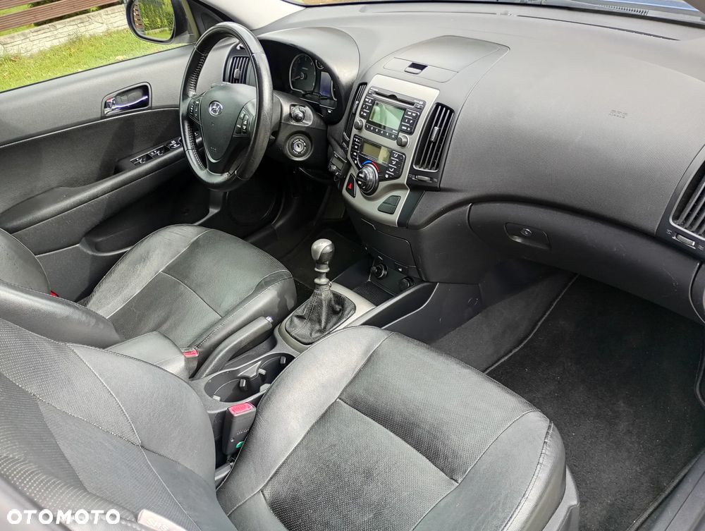 Hyundai i30 2.0 CRDi Premium - 11