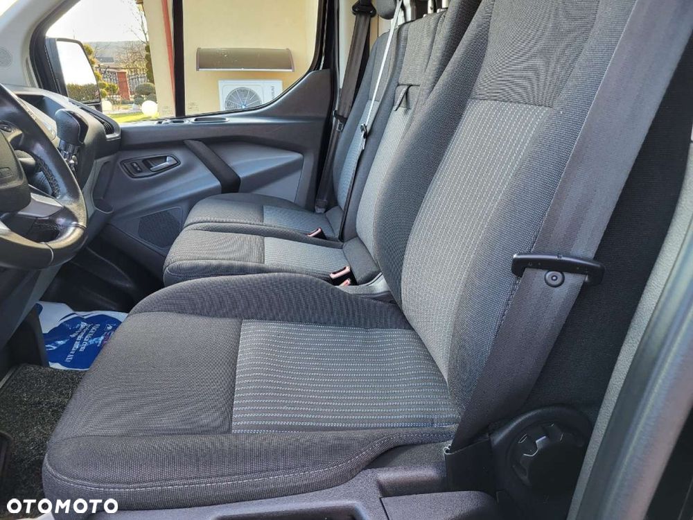 Ford Tourneo Custom - 23