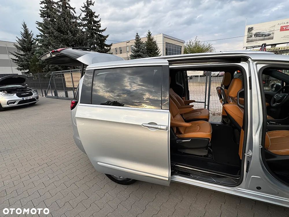 Chrysler Pacifica - 11