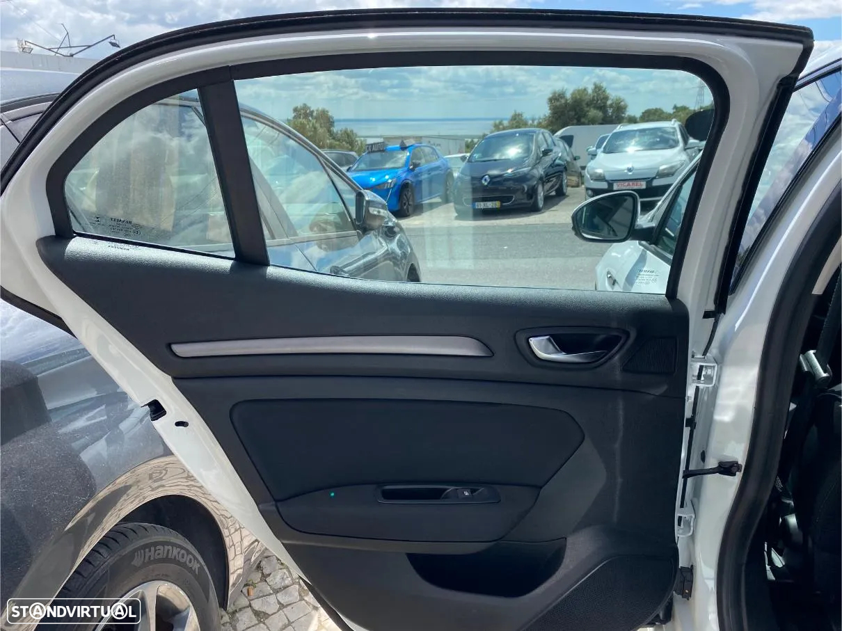 Renault Mégane 1.5 Blue dCi Intens - 9