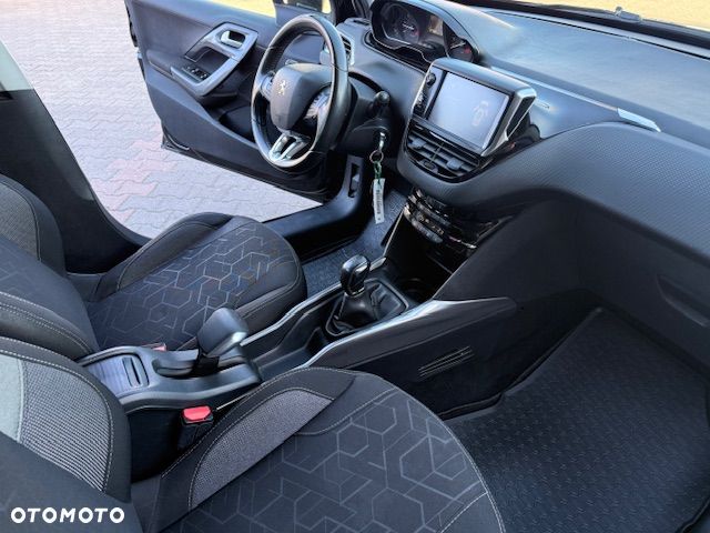 Peugeot 2008 1.2 Pure Tech Style S&S - 26