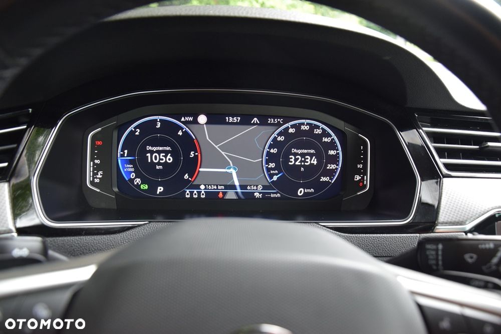 Volkswagen Passat Alltrack 2.0 TDI SCR DSG 4Motion - 17