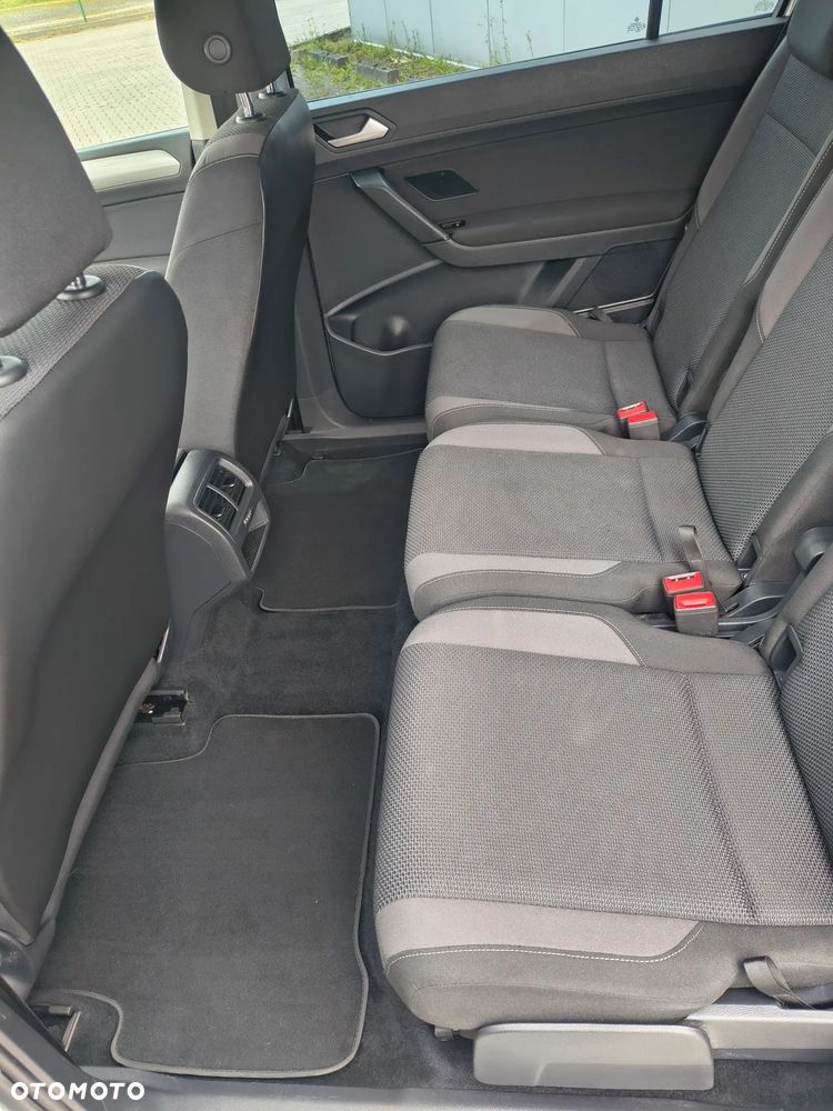 Volkswagen Touran - 25