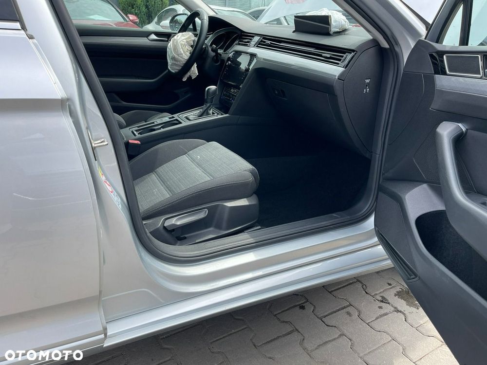 Volkswagen Passat Variant 2.0 TDI SCR DSG Conceptline - 5