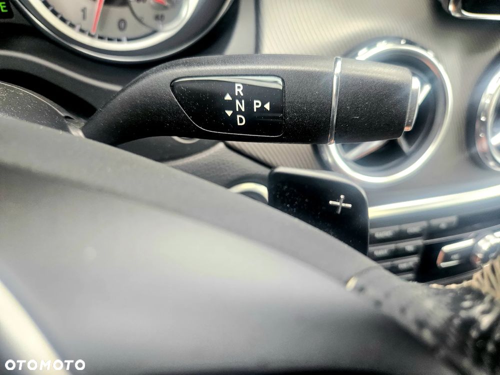 Mercedes-Benz GLA - 38