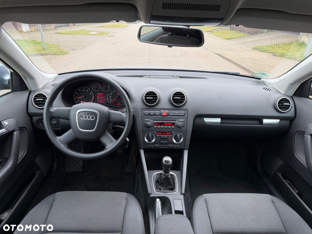 Audi A3 Sportback 1.6 FSI Ambiente - 21