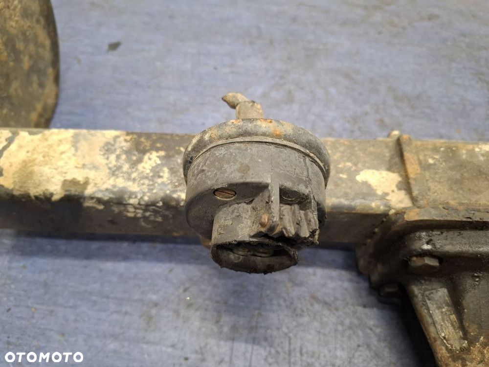 MERCEDES BENZ T1 KACZKA 207D HAK DO PRZYCZEPY - 4