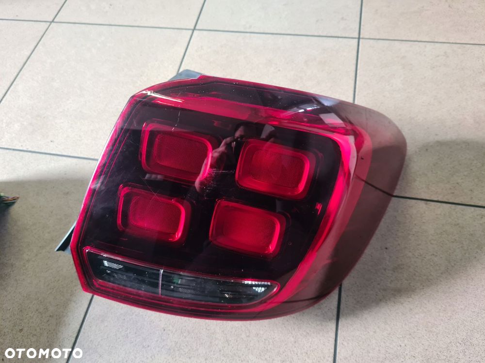 lampa prawa tylna 90113189 dacia sandero ii - 1