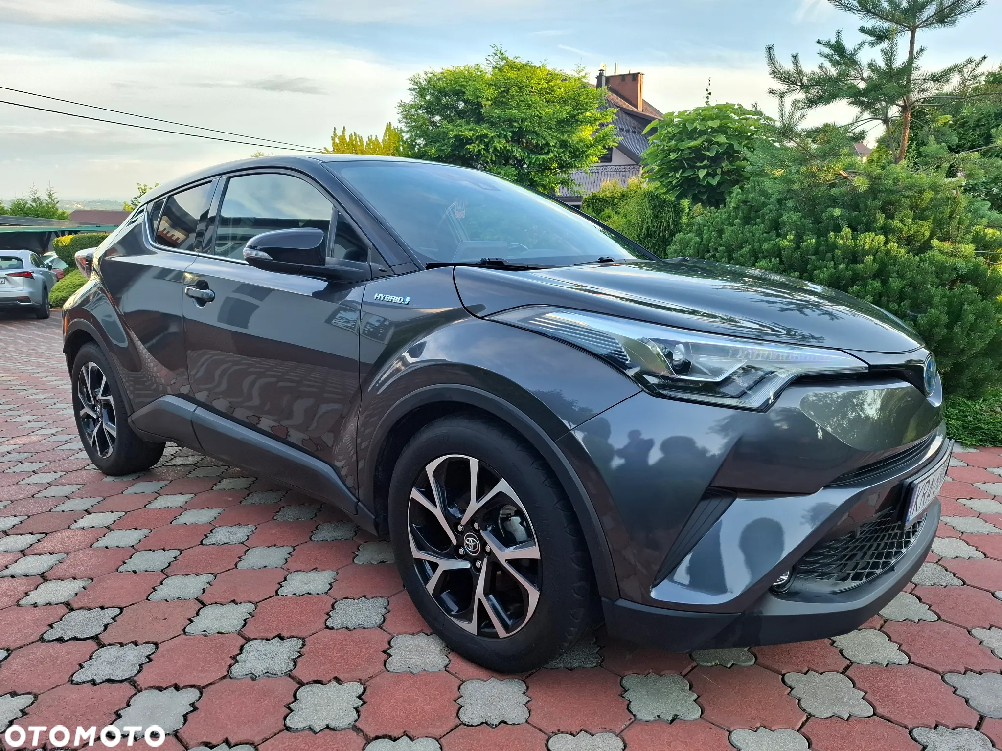 Toyota C-HR 1.8 Hybrid Neon Lime powered by JBL - 3