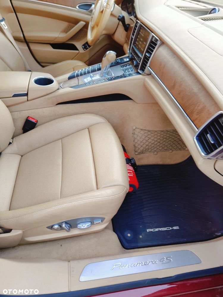Porsche Panamera 4S - 16