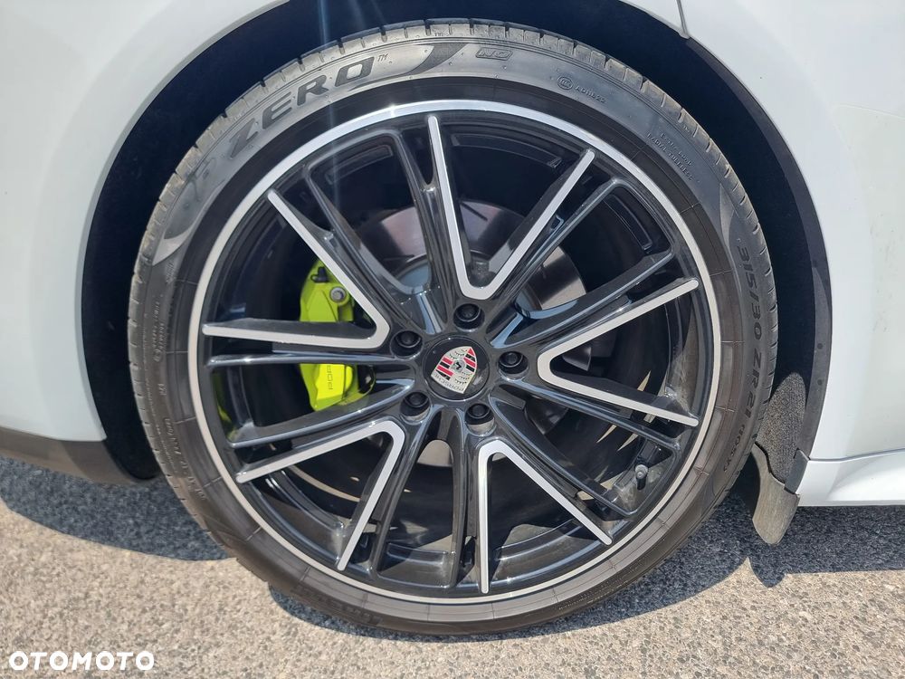 Porsche Panamera 4 e-Hybrid Sport Turismo - 28