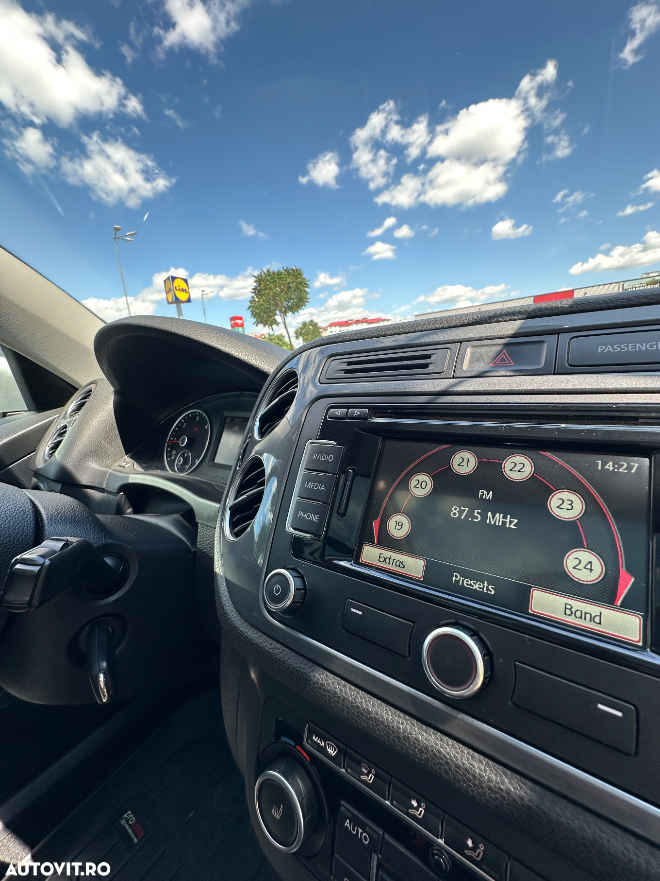 Volkswagen Tiguan 2.0 TDI 4Motion DSG Sport & Style - 29