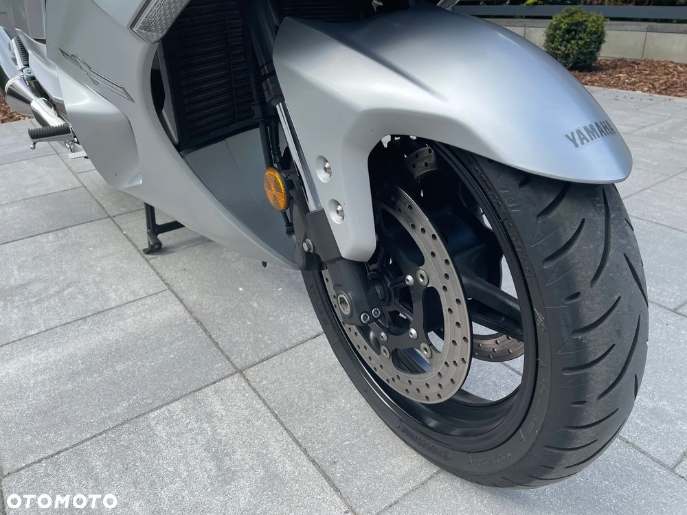 Yamaha FJR - 9