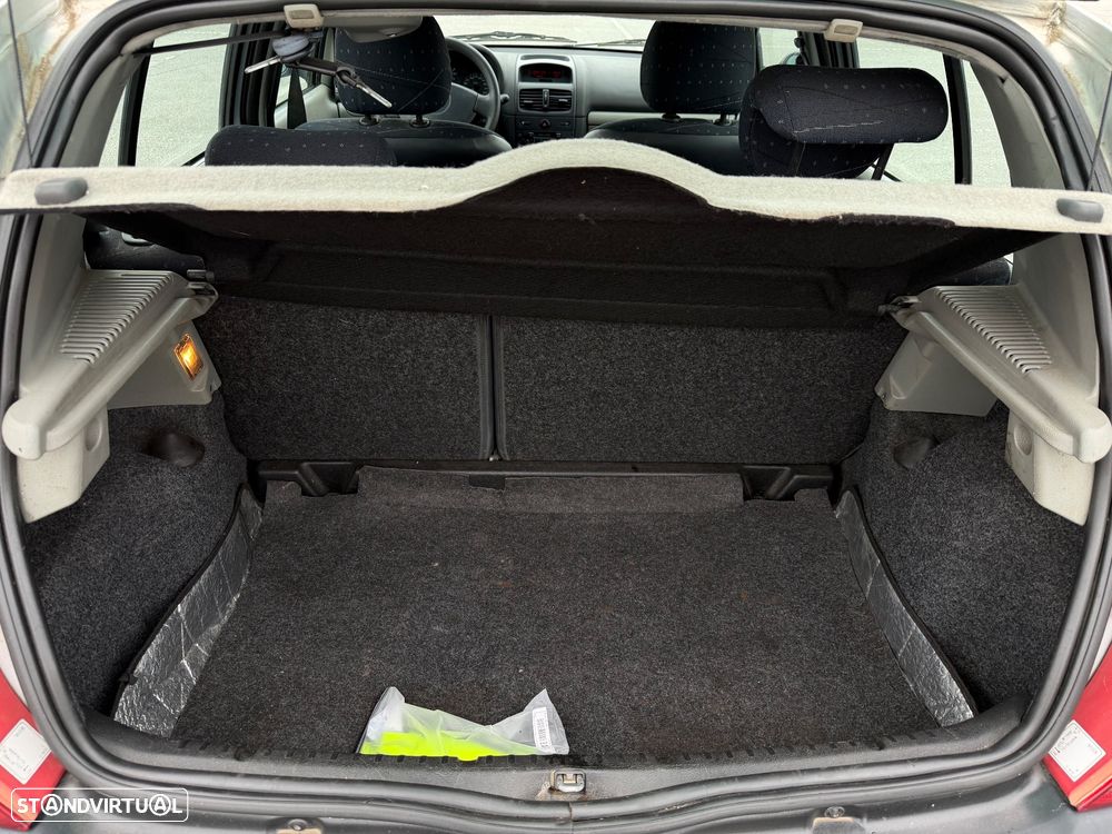 Renault Clio 1.2 16V Confort Authentique - 10