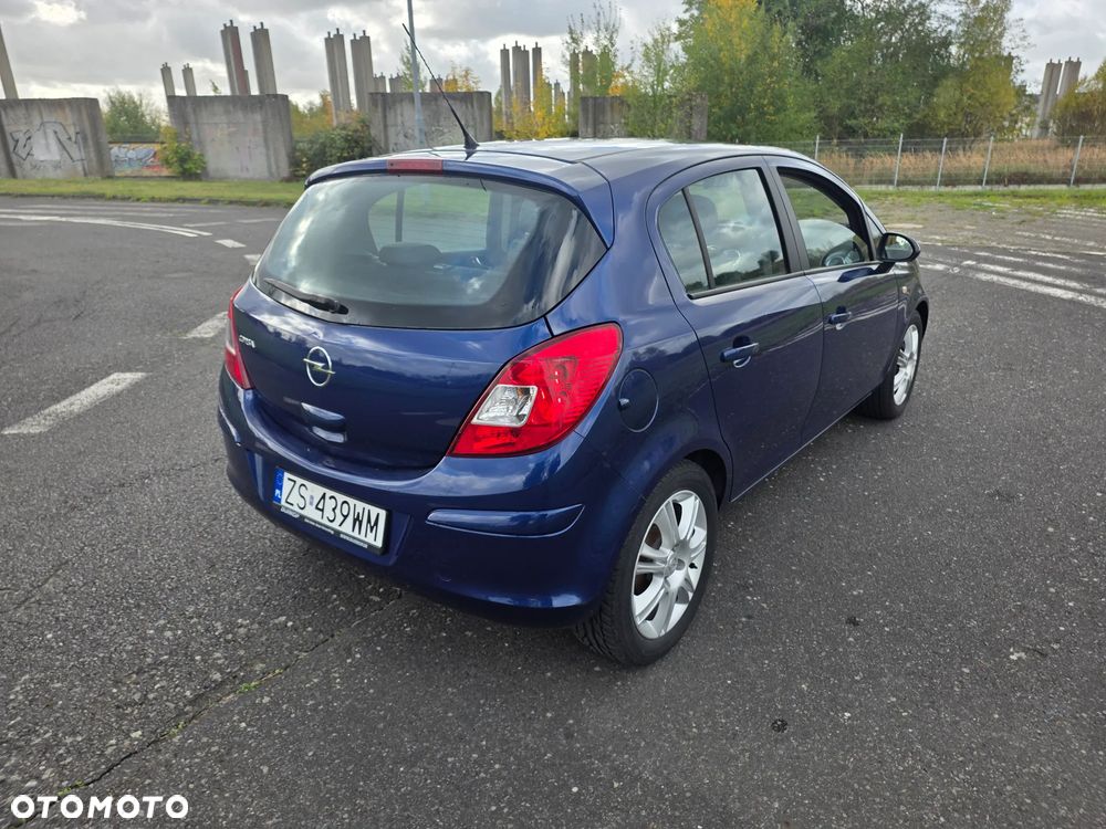 Opel Corsa 1.4 16V Cosmo - 3