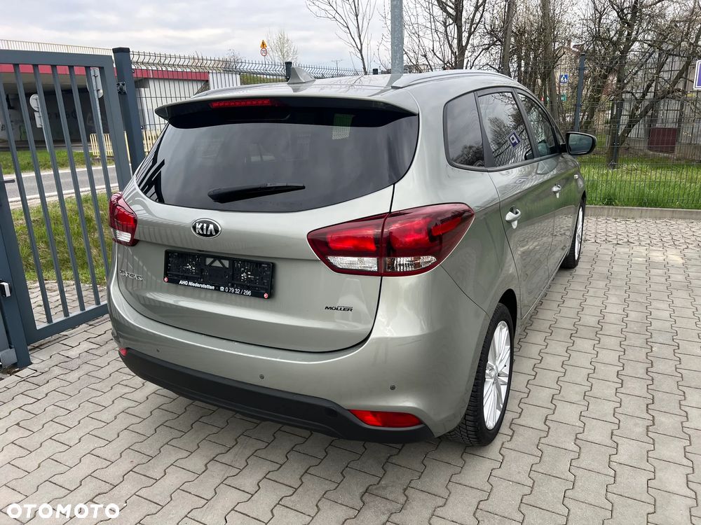 Kia Carens - 4