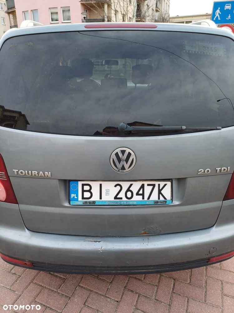 Volkswagen Touran 2.0 TDI DSG Highline - 2