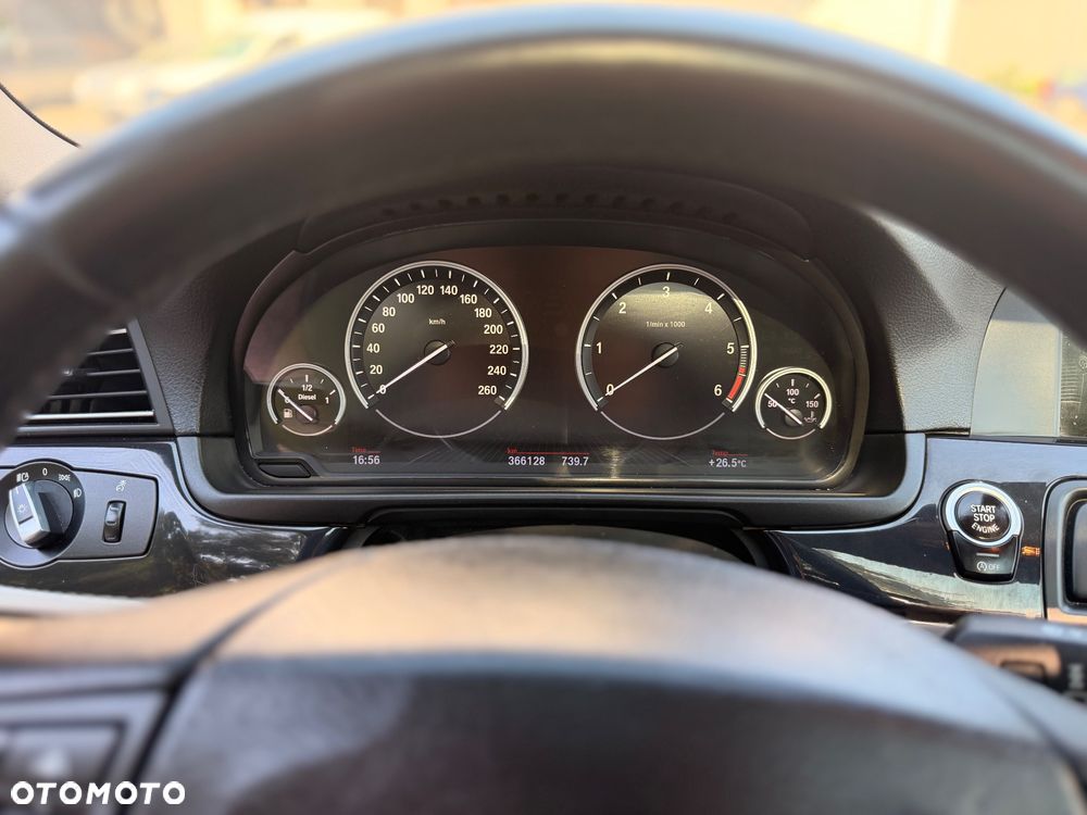 BMW Seria 5 520d xDrive - 14