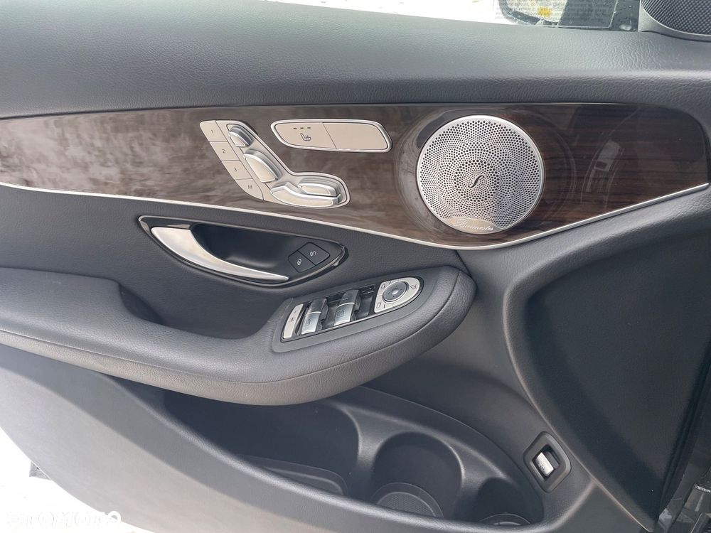 Mercedes-Benz GLC 300 4Matic 9G-TRONIC Exclusive - 32