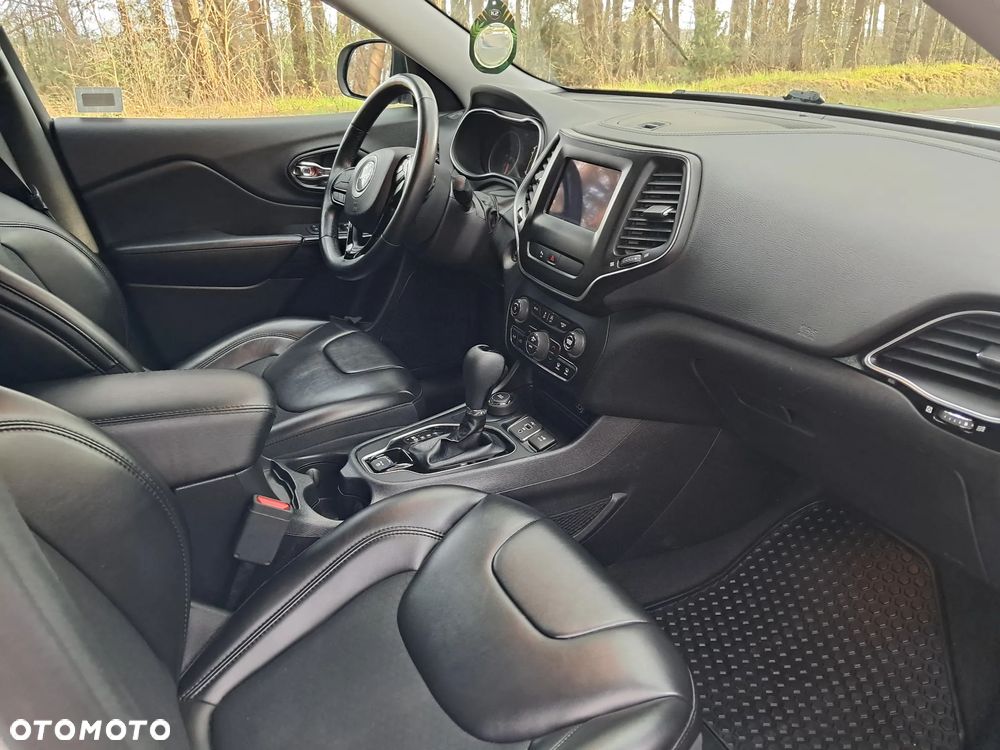 Jeep Cherokee - 22