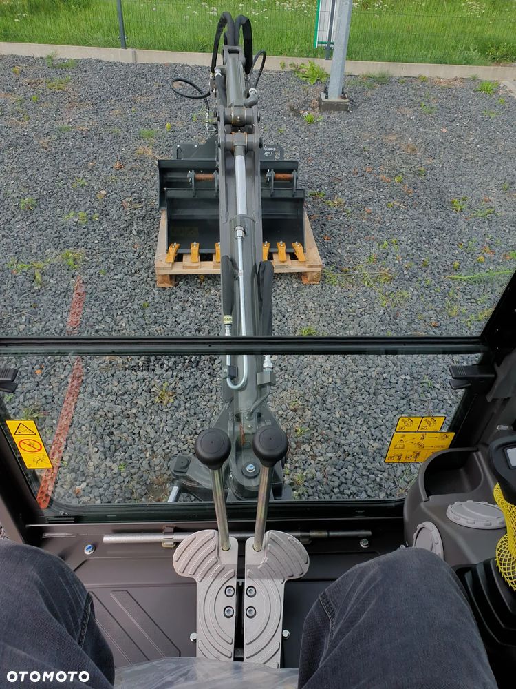 Volvo EC18E, DŁUGIE RAMIĘ, DODATKOWA PRZECIWWAGA, ROZSUWANE GĄSIENICE, 3 ŁYŻKI + SZYBKOZŁĄCZE VOLVO, NOWA DOSTĘPNA OD RĘKI, GWARANCJA Volvo Polska - 8