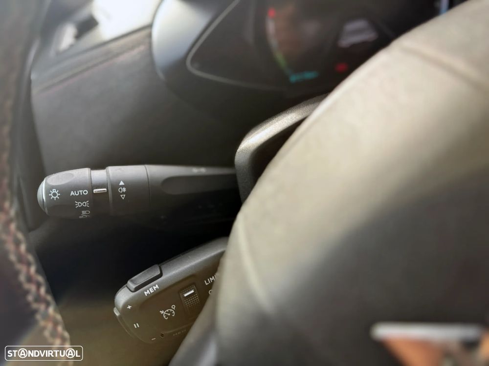 DS DS3 Crossback E-TENSE PERFORMANCE LINE - 35