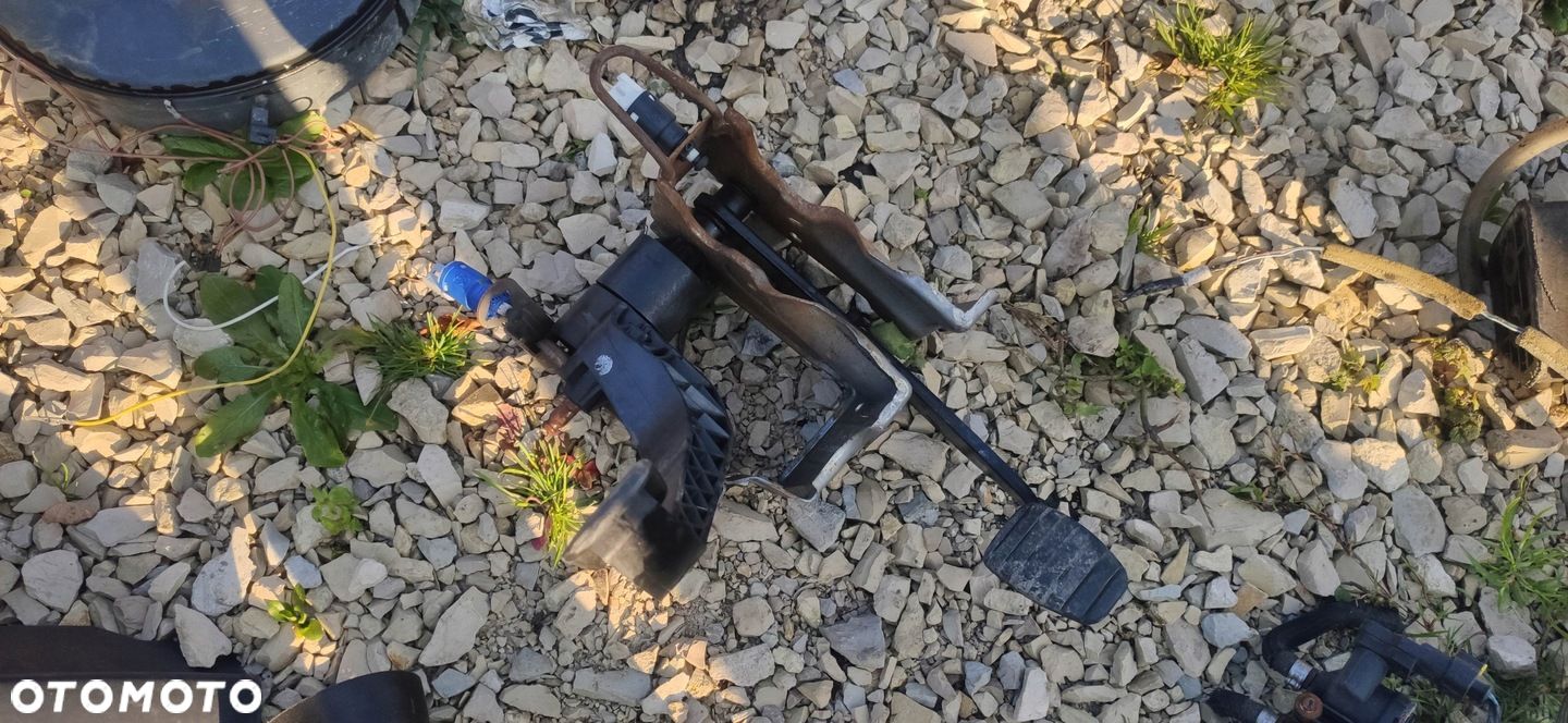 PEDAŁ SPRZĘGŁA HAMULCA DUSTER I 1.6 16V EUROPA - 1