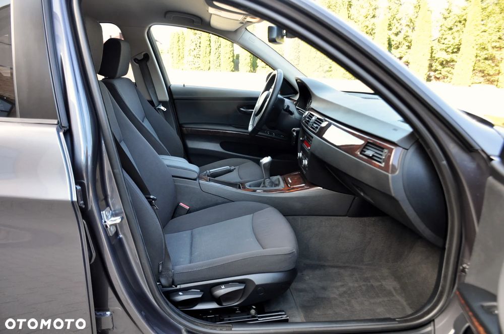 BMW Seria 3 - 33